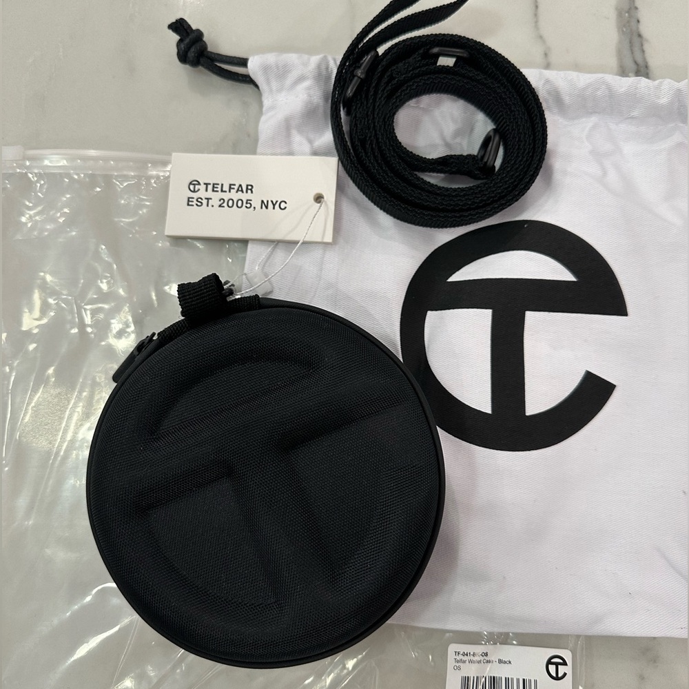 Telfar Medium Pill